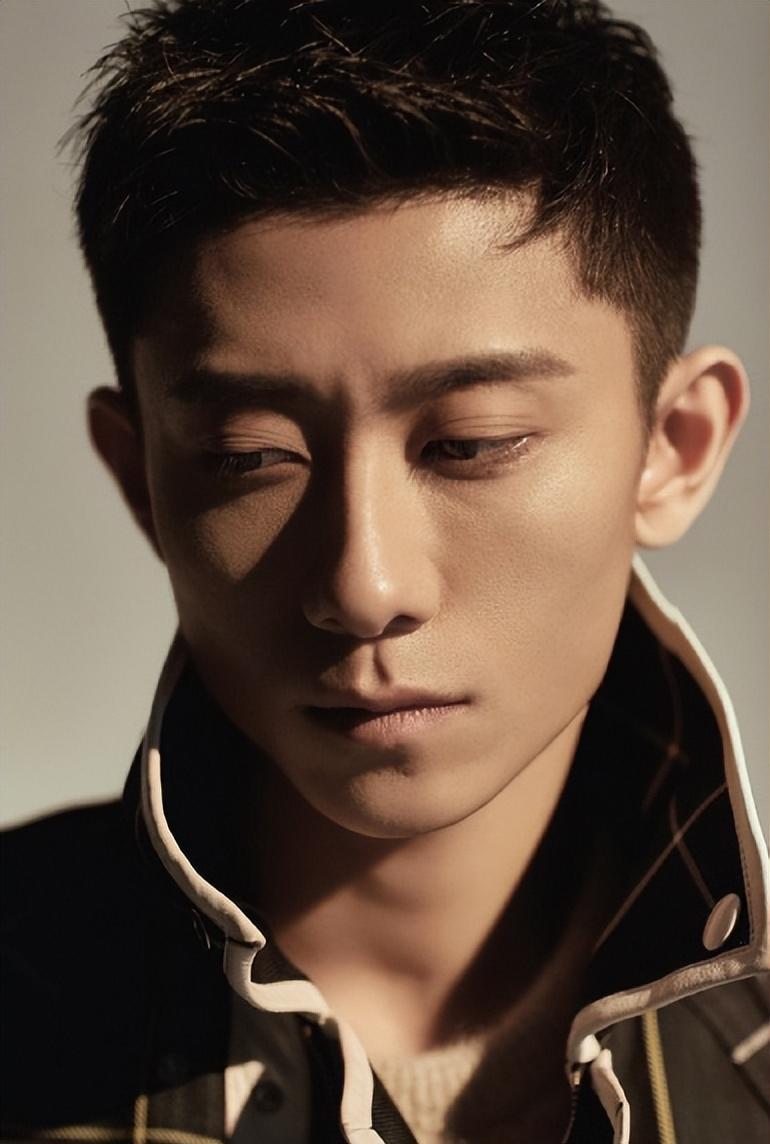 张一山李沁恋情曝光_张一山黑料缠身事件_国内明星黑料,