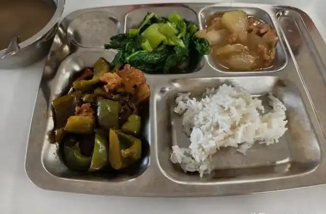 公司食堂食物难吃_网红食堂黑暗料理是什么,_职场食堂吐槽