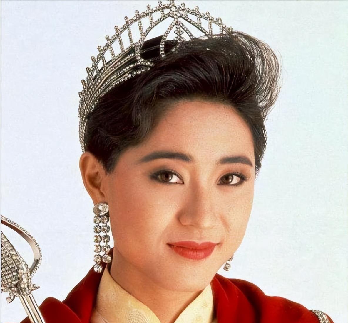 50岁女明星保养_明星最老的女明星_51岁女明星气质